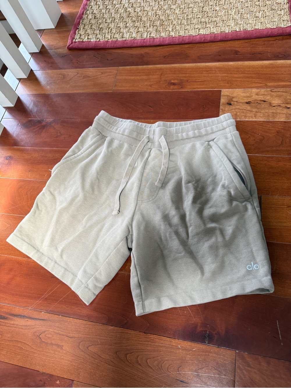 ALO Yoga Men’s Drawstring Shorts in Tan